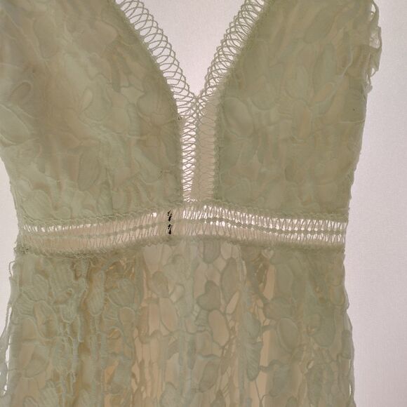 Lulu's crochet dress   - Picture 2 of 11